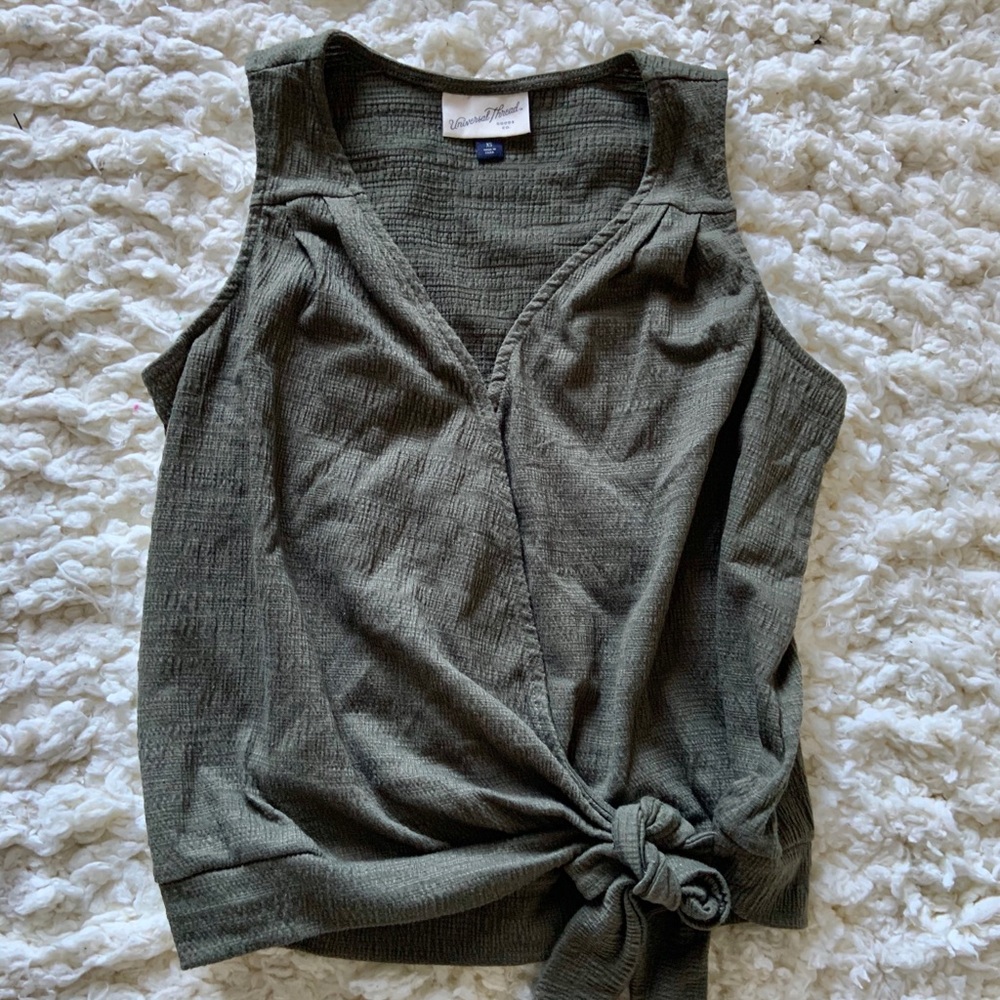 🌸 Olive wrap front knot blouse